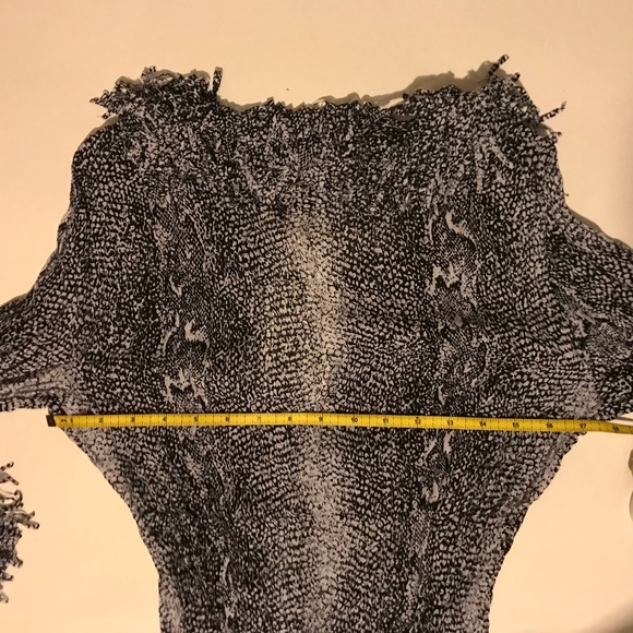 NWT Agora Black & White Snake Shred Top Large - Picture 7 of 8